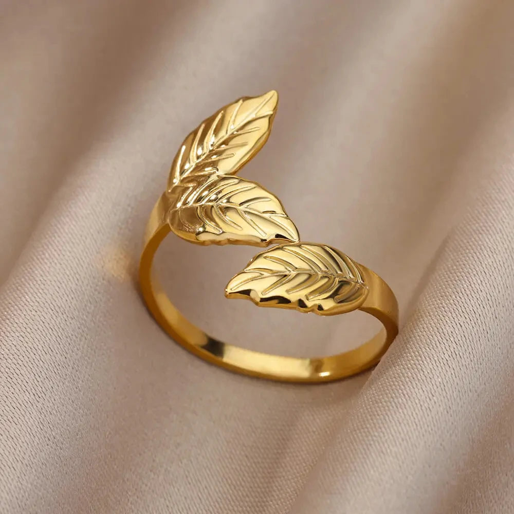 💍 Eternal Gold Ring – Timeless Elegance ✨