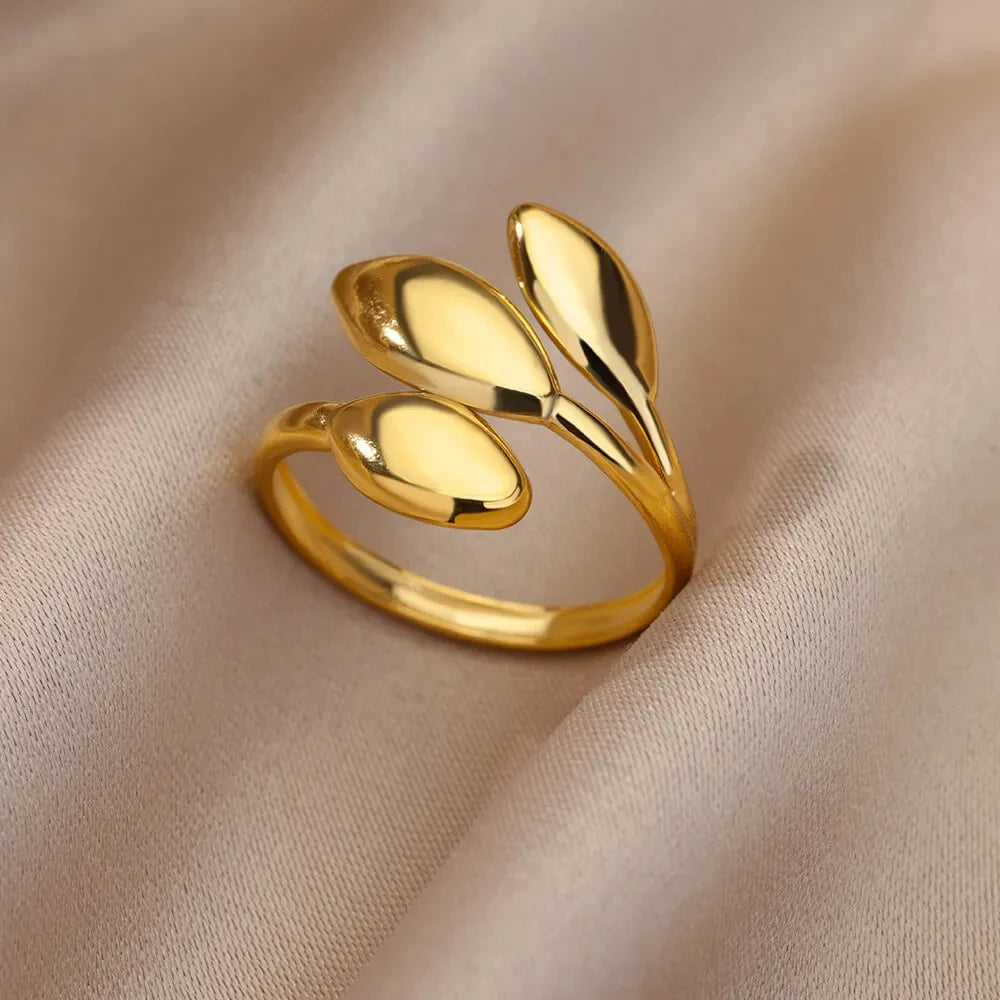 💍 Eternal Gold Ring – Timeless Elegance ✨