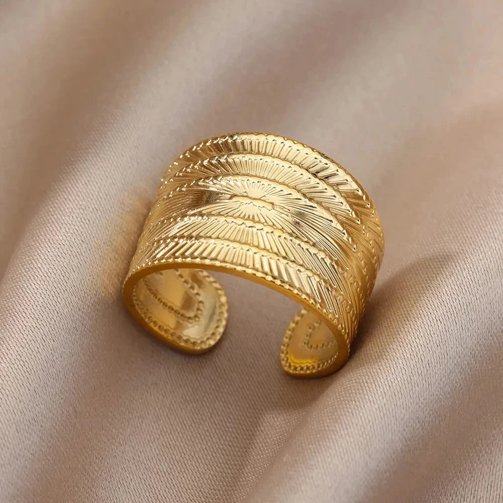 💍 Eternal Gold Ring – Timeless Elegance ✨