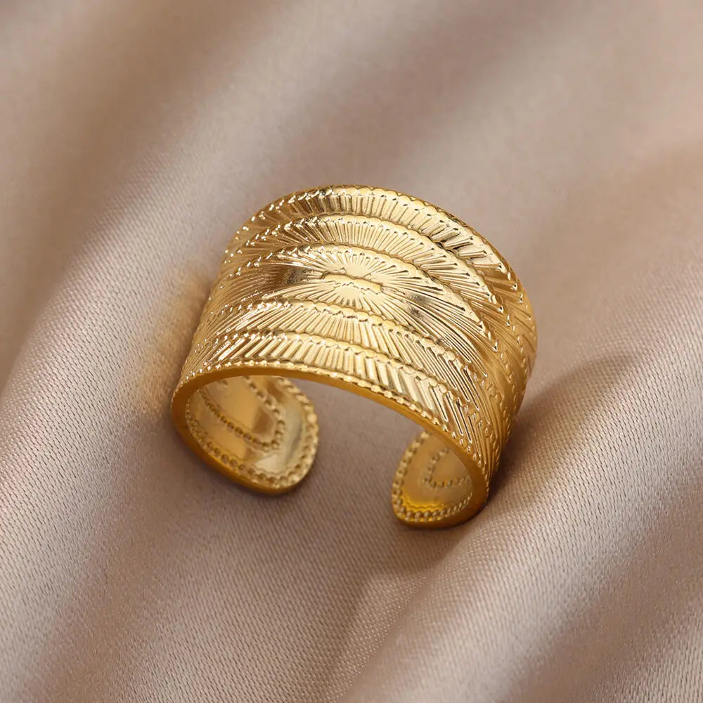 💍 Eternal Gold Ring – Timeless Elegance ✨